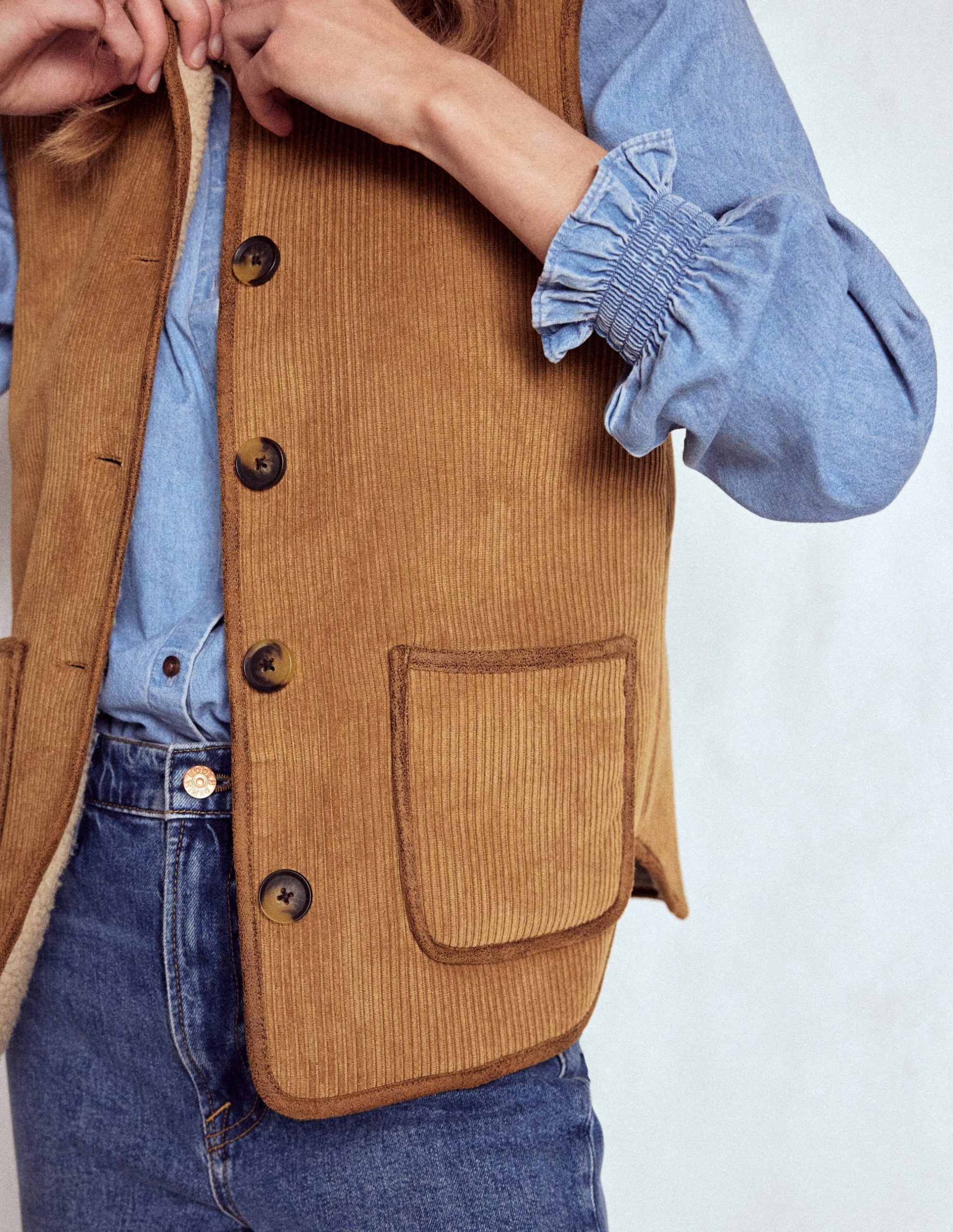 Clerkenwell Reversible Gilet-Hazelnut Brown. Natural - Image 2