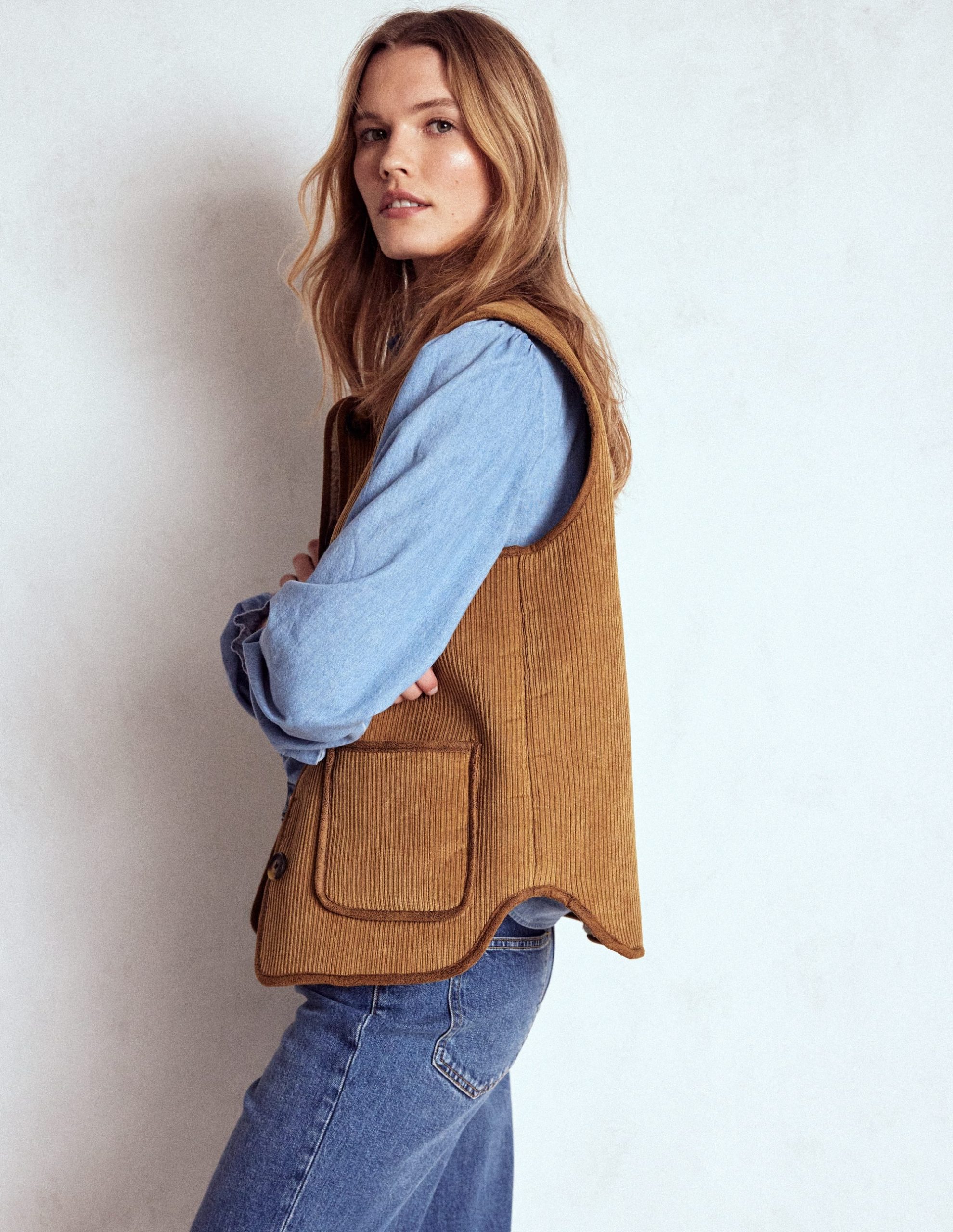 Clerkenwell Reversible Gilet-Hazelnut Brown. Natural - Image 4