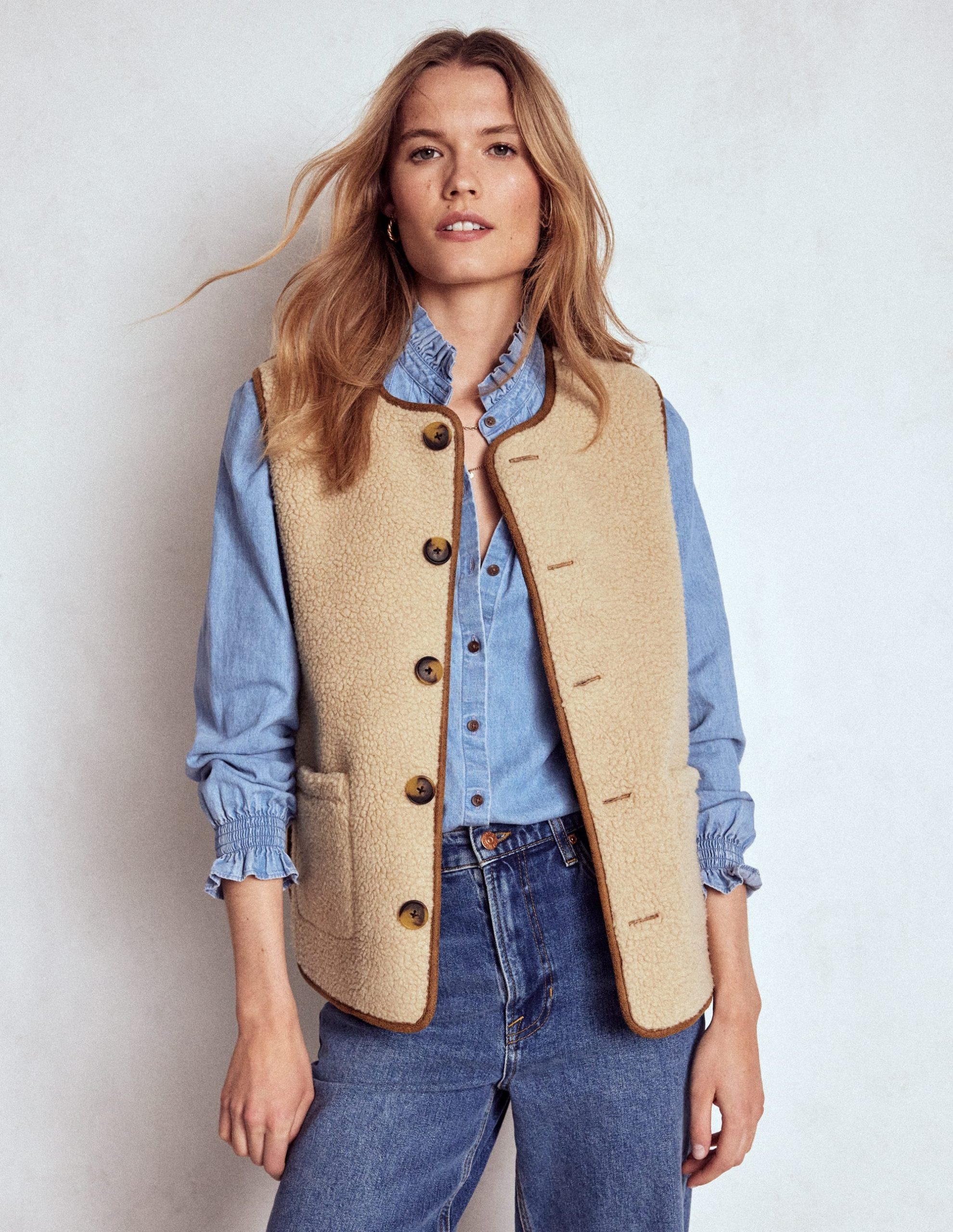 Clerkenwell Reversible Gilet-Hazelnut Brown. Natural - Image 5