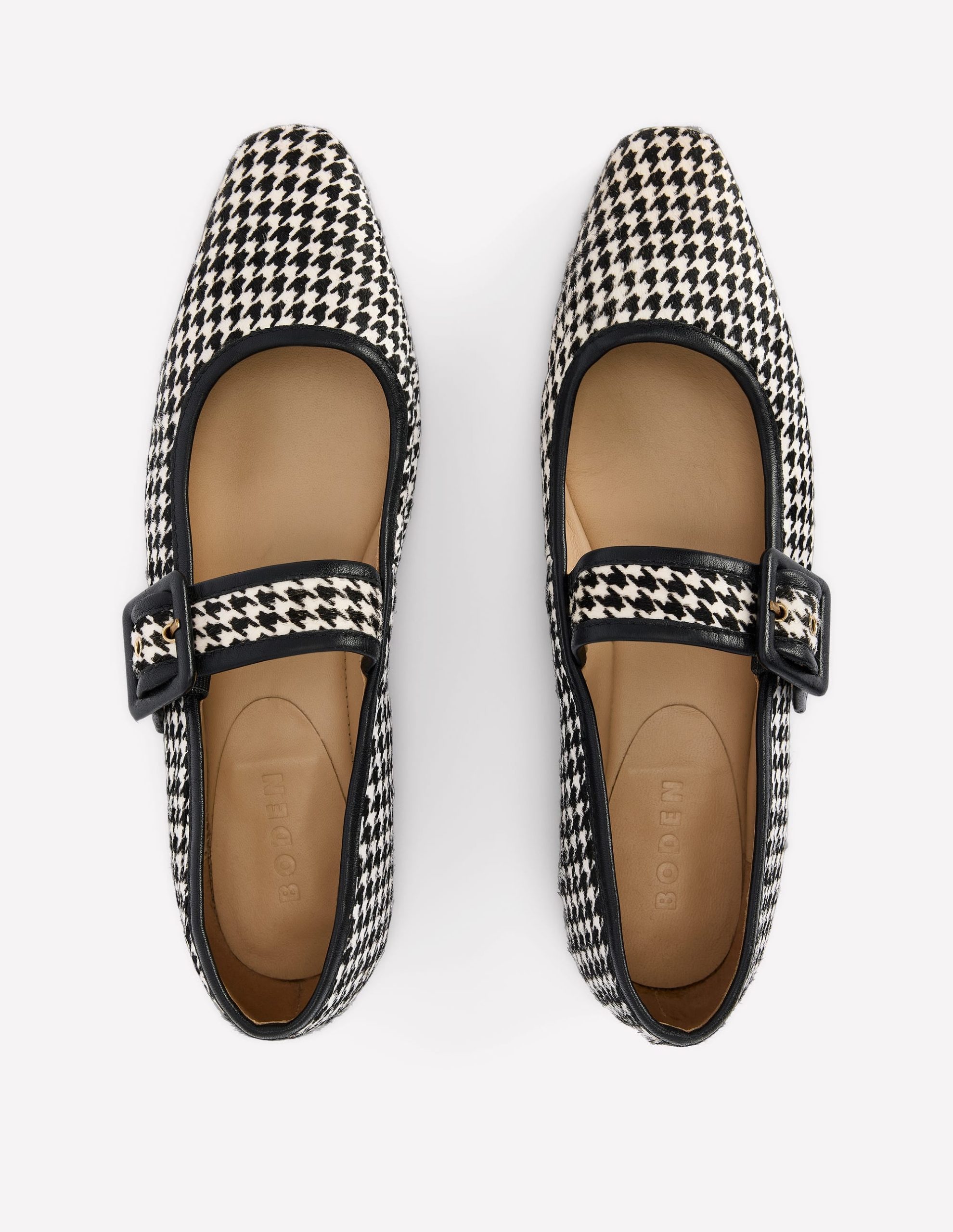 Vic Chisel Toe Mary Janes-White/Black - Image 5