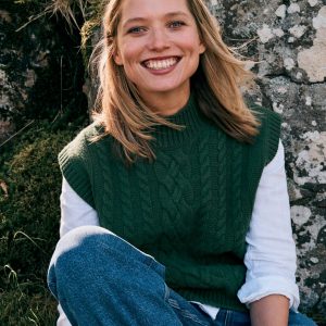 Amara Merino Cable Vest-Green Fir